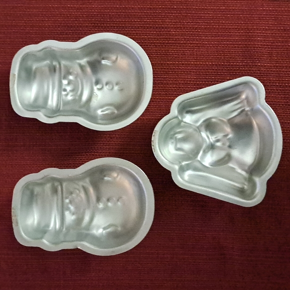 2 Snowman Cake Pans, Angel Cake Pan & Assorted Vintage Cookie Cutters - Picture 2 of 7